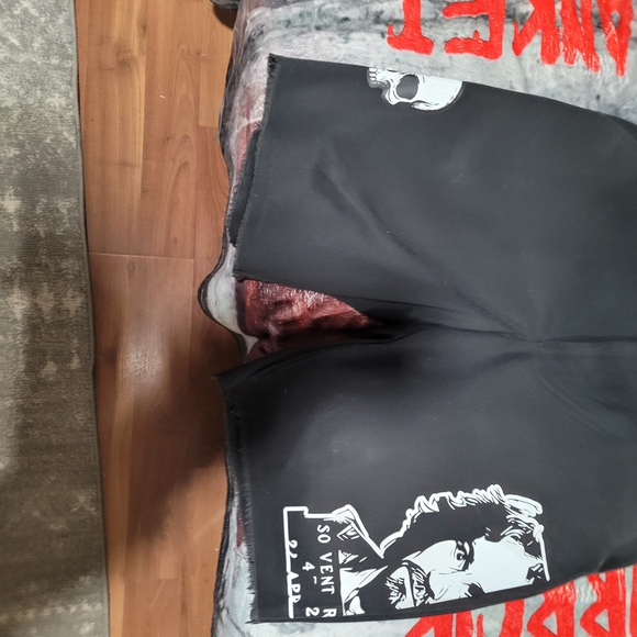 Various Reworked Graphic Men Shorts - Picture 3 of 6